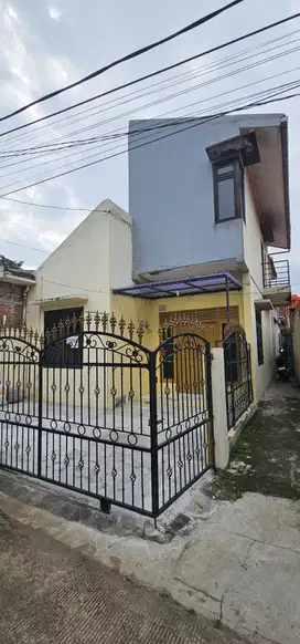 Disewakan 1 Rumah Strategis di jalan jatiwaringin pondok ged3 bekasi
