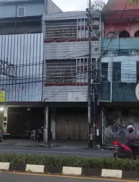 Ruko gembong tebasan 3 lantai