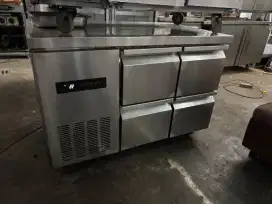 Undercounter chiller masema pintu drawer 
Uk 120x75x84 

Hrg 5 jt