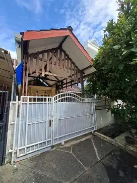 Rumah sudah 1,5 lantai, Renovasi, Barat, di Cluster Banjar Wijaya