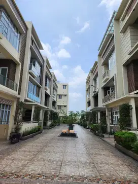 Villa Double Decker Makmur Garden Amir Hamzah