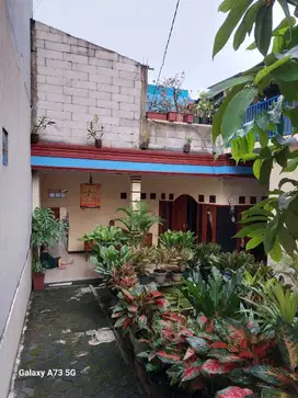 Rumah Luas Murah Siap Huni Lingkungan Komplek Jalan Lebar Strategis Di