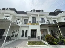 Dijual Villa 2,5 Tingkat di Komplek Katamso Palace Jalan Perbatasan
