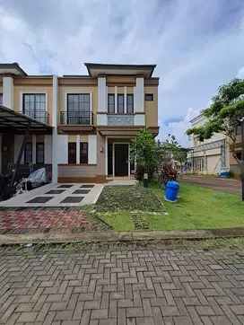 Rumah sudah direnovasi, hoek, utara dan barat, di Cluster Savia BSD