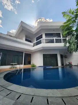Rumah Lama Siap Huni Selangkah Dari Mega Kuningan.