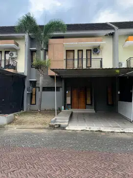 Rumah Siap Huni Semi Furnish Cocok Untuk Keluarga Dekat Amplaz