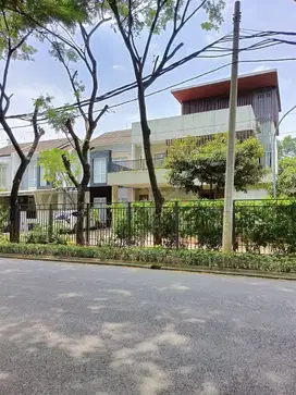 Rumah hook 2 lantai graha raya di cluster ayna residence