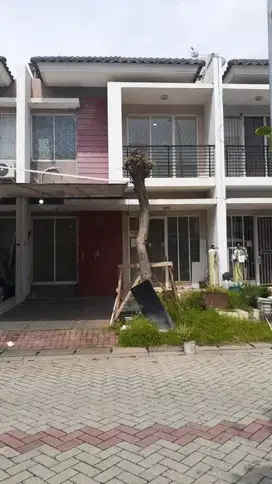 Rumah rapi siap huni di cluster sanlorenzo Golf Lake Cengkareng