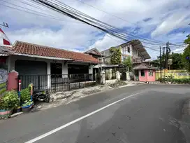 Rumah Murah Hitung Tanah Pinggir Jalan 2 Mobil