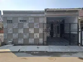 Rumah baru selesai direnovasi, barat, di Perum Simprug Di Poris