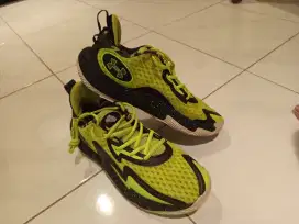 sepatu basket Under Armour UA5 Ori second