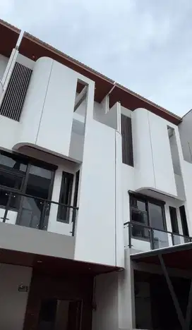 Rumah townhouse strategis kota jakarta dekat tol stasiun rscm