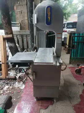 Mesin potong daging dan tulang
