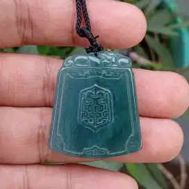 Liontin Giok Burma Type A 68.4 ct Natural Jadeite Jade