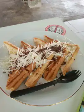 Kami berdua mencari kerja sebagai koki & helper
