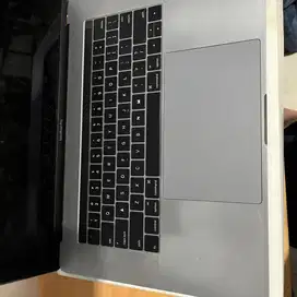 Macbook pro core i7 2.6Ghz 16gb 256gb dual vga 15” bebas dent