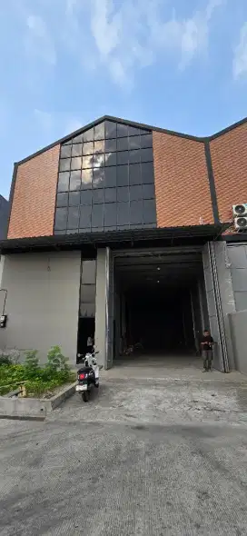 DIJUAL GUDANG 5 IN 1 SAMPING TOL BANDARA DAN PIK