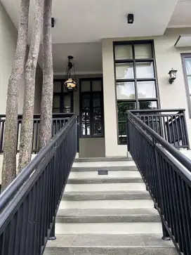 RUMAH MEWAH DEKAT SENOPATI DAN SCBD , LT 213, LB 400m2, 4KT