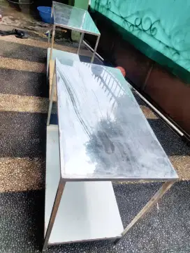 Meja stainless dan booth kaca cafe