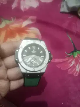 Jam tanggan merek hublot