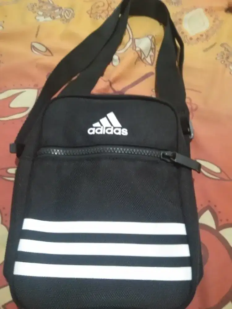Tas selempang Adidas bekas rasa baru