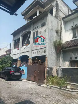 Rumah bagus 3 lantai dalam perumahan, selatan Prawirotaman,Karangkajen