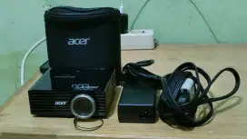 Proyektor Acer K11 Masih Mulusss Cocok Buat Presentasi/Nobar Bola !!!