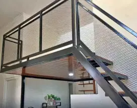 Kanopi balkon atau manzanen
