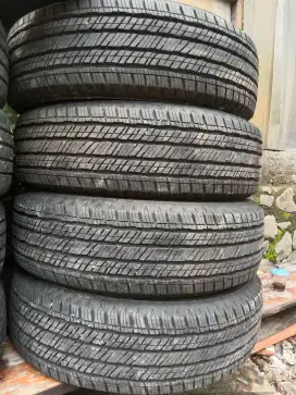 255/70 r17 Bridgestone dueler ht