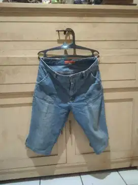 Celana Jeans Pendek