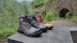 Sepatu Safety Besi Kerja Proyek Cat Kebun Tambang