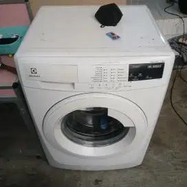 Mesin cuci electrolux