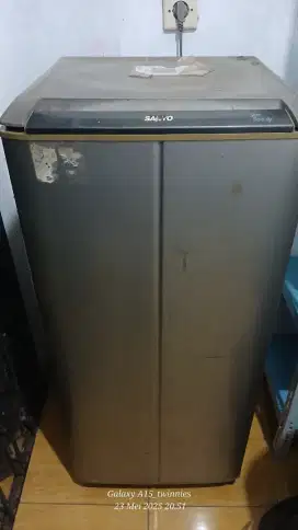 Di jual kulkas merk sanyo