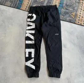 Celana Jogger Traning OAKLEY Size 33-36 Kondisi like new Original 100%