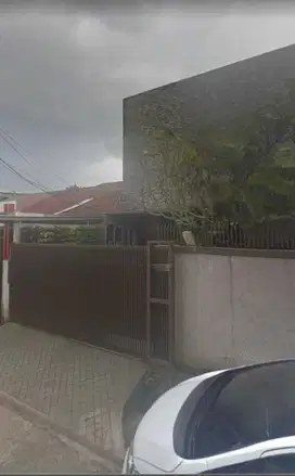 Rumah Strategis Dengan Kolam Renang di Sayap Buah Batu Bandung