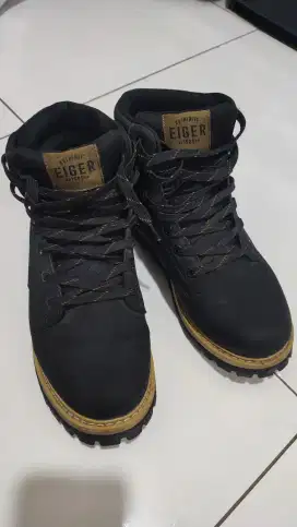 Sepatu Eiger size 40