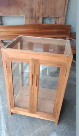 Lemari pajangan mini