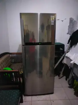 Dijual Kulkas LG Inverter