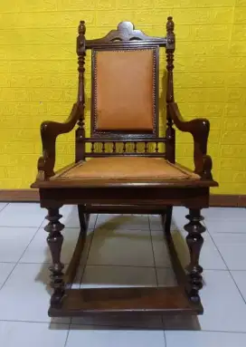 Kursi goyang bahan jati antik