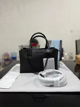 Tas charles and keith chain full black