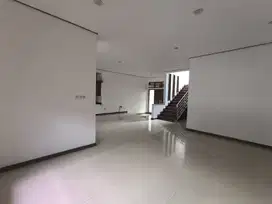 Rumah Besar 2 Lantai Siap Huni di Batununggal Bandung