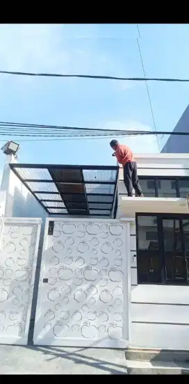 Kanopi transparan baja ringan terpasang rapi
