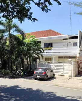 DIJUAL RUMAH KOMERSIAL RAYA DHARMAHUSADA SAMPING GALAXY MALL STRATEGIS
