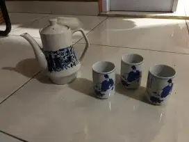 Japanese Vintage Porcelain Sake/Teacup Set with Teapot