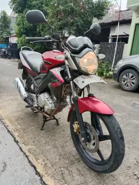 Dijual Yamaha Vixion tahun 2010. Kondisi mulus dan terawat.