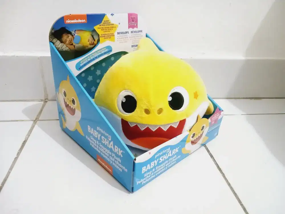 Pinkfong Baby Shark Sing & Snuggle Plush