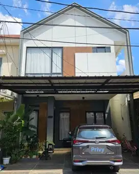Disewakan Rumah 2 Lantai Sangat Terawat Semi Furnish