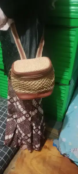 Tas selempang kulit asli bermotif anyaman untuk wanita, merk aigner