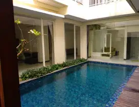 rumah mewah ada kolam renang di permata jingga ( pj ) green orchid