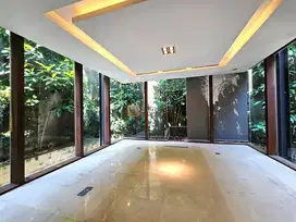 Best value! Eks Menteri, Garden House Mewah dan Modern di Pondok Indah